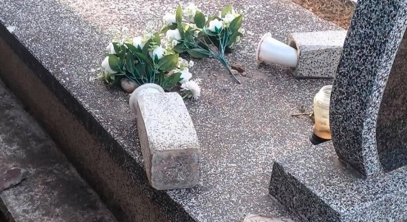 Harminc sírkövet rongáltak meg Hajdúhadházon
