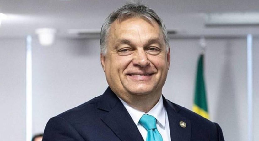 Miközben a Fidesz-szimpatizánsok Budapesten vonultak, Orbánt Párizsban fotózták le