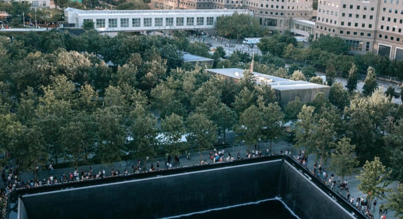 Baka András lerótta tiszteletét a 2001. szeptember 11-i emlékhelynél