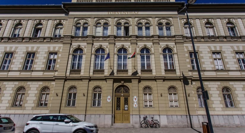 1 év 6 hónap fogházbüntetést kapott felfüggesztve a szombathelyi Dolgozók útján halálos gázolást elkövető sofőr