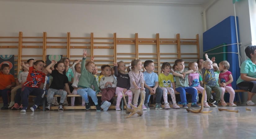 Nyomkövető interaktív foglalkozás a Hétszínvirág tagóvodában