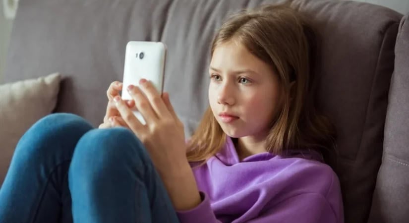 Görögország megtiltotta a közösségi média használatát a 15 éven aluliak számára