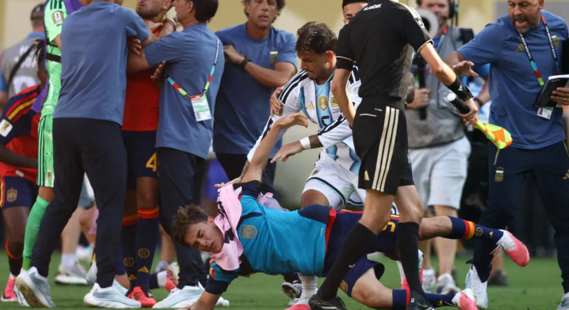 Suárez harapása óta nem volt ilyen: példátlan büntetést kapott az argentin ámokfutó