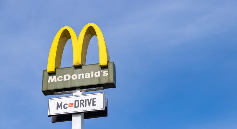 30 kilométeren át menekült, majd egy McDonald’s-ba csapódott egy Golf GTI