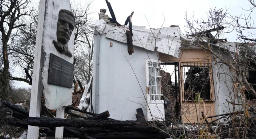 Újjáépítik Roman Suhevics, az UPA vezetőjének lebombázott múzeumát Lembergben