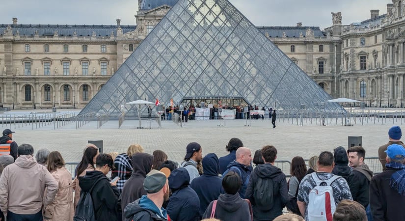 Tiltakozások miatt bezárt a párizsi Louvre