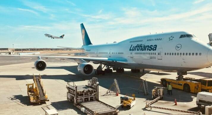 Az EU engedélyétől függ a nagy üzlet – A Lufthansa többségi tulajdont szerezne az Alitalia utódjában