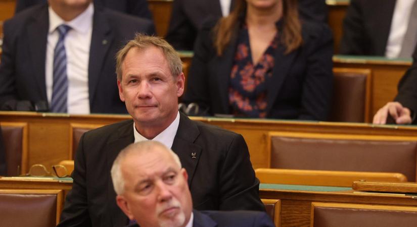 „Hibáját elismerte és elnézést kért” – reagált a Tisza-frakció Kulcsár Krisztián anyázására