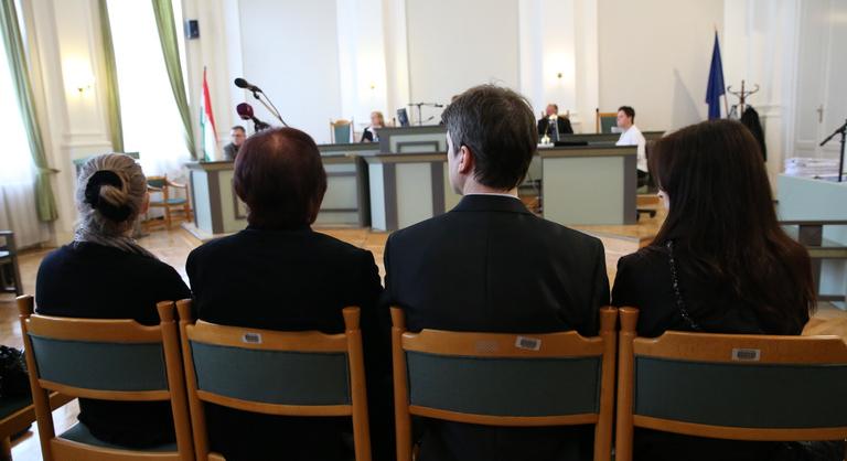 Blikk: kiszabadultak a börtönből az agárdi „fényevők”, akik halálra éheztették a 18 hónapos kisbabájukat