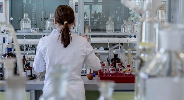 Új analitikai módszereket fejleszt a gyógynövényalapú étrend-kiegészítők vizsgálatára, valamint nehézfémszennyezések kimutatására az Accredit Laboratórium Kft.