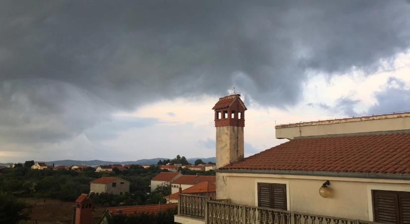 Elöntötte az utcákat, majd eltűnt a víz – meteocunami sokkolta a turistákat Horvátországban