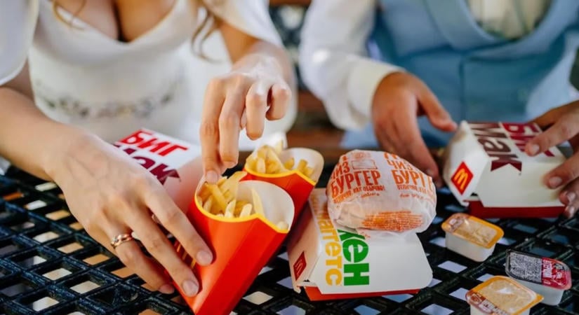 A McDonald’sban tartották az esküvőt, közben zavartalanul ment a kiszolgálás - videó