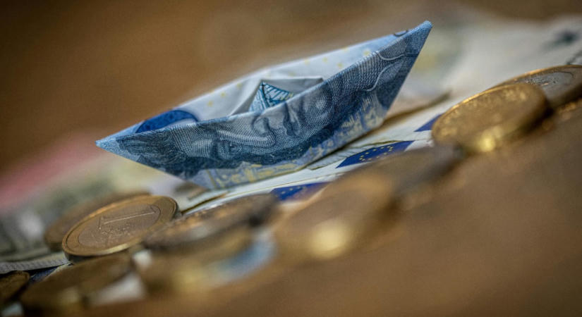 A kormány maximálja az állami cégek vezetőinek jövedelmét