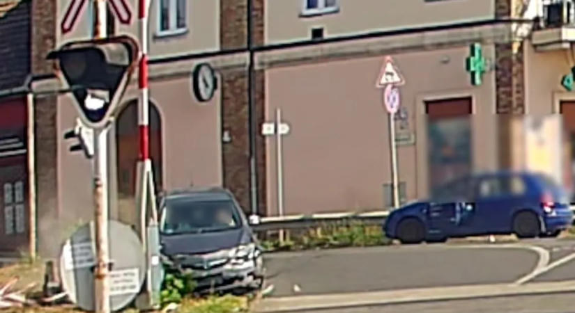 Óriási káosz Budapesten, tört-zúzott egy begőzölt autós!