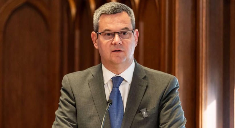 Egymilliós bírságot kapott Takács Péter a háziorvosokat és egy apát sértő kijelentései miatt