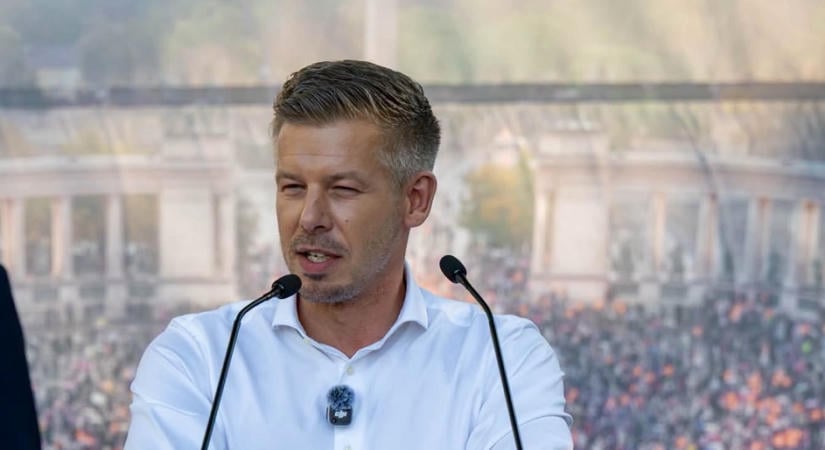 Szolnokon folytatja az országjárást Magyar Péter