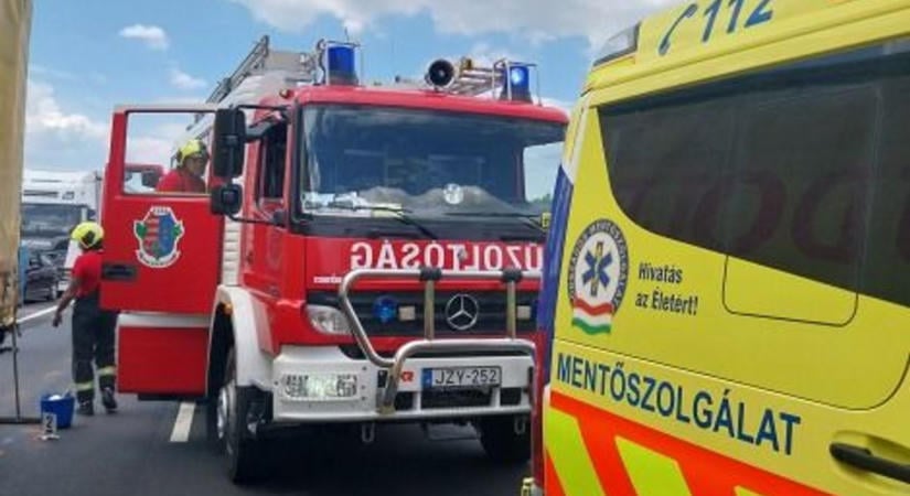 Kamionbaleset az autópályán, kiderül ki sérült meg a súlyos balesetben