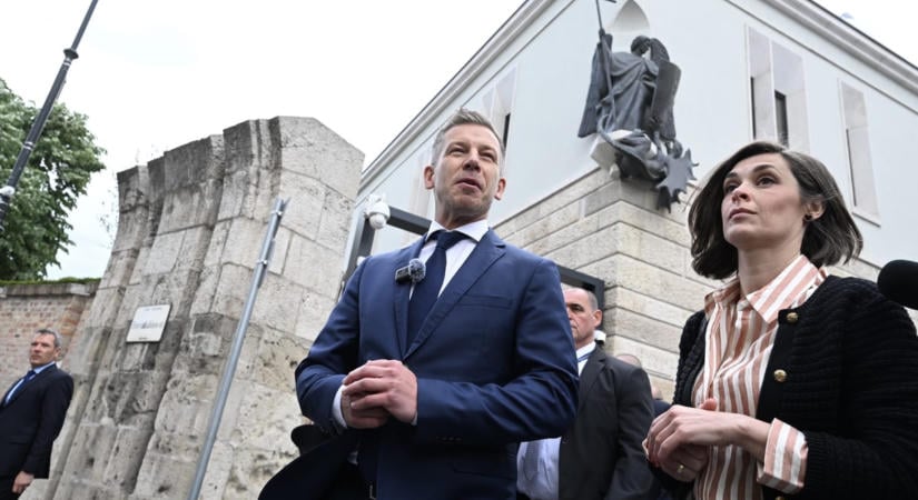 Magyar Péter a Karmelitában beszél a bicskei gyermekotthonról készült jelentésről és a jóvátételről – élő közvetítés