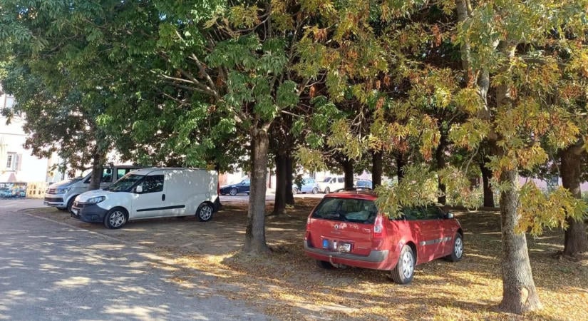 Újabb pofátlan parkolás borzolja a kedélyeket ebben a zalai városban