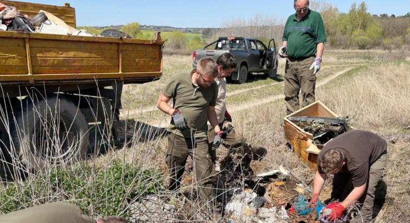 Több mint 126 tonna szégyen: ennyi szemetet kellett elszállítani a zalai erdőkből