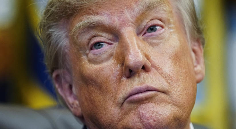 Zavarba ejtő videó jelent meg Donald Trump oldalán: parókás, gépfegyveres ludakkal ünnepelte az Ontario-tó átnevezését – videó