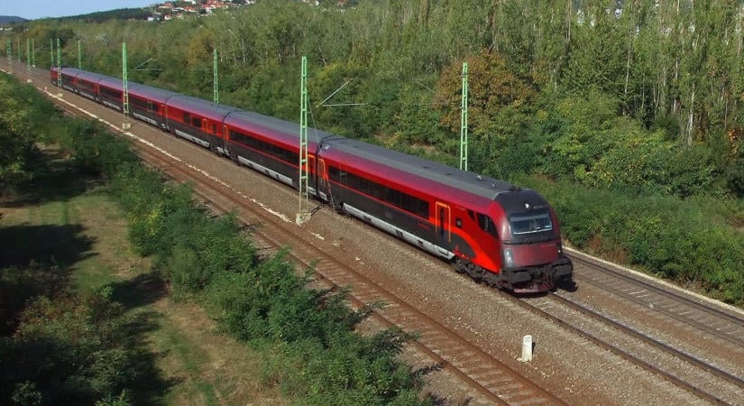 Nem mennek a vonatok Hegyeshalmon túl: visszafordítják a szerelvényeket