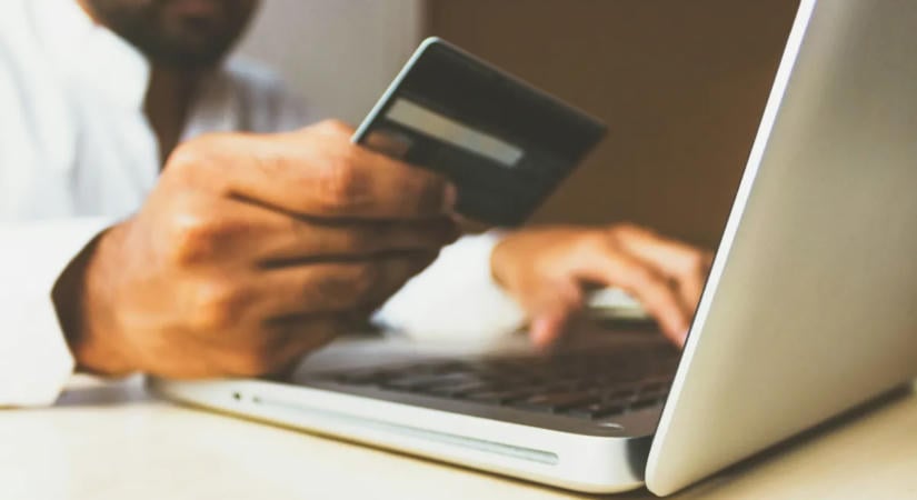 Három hétvégén is leáll a legnagyobb magyar bank: vásárolni sem lehet majd mindenütt
