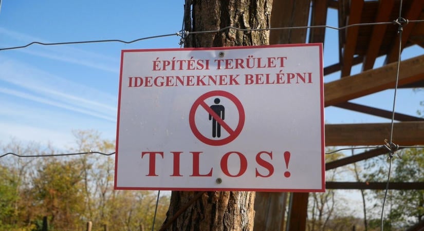 Alig zárták le a Bati-kilátót, máris összefogott Szekszárd – még pénzt is adnának egy új építményért
