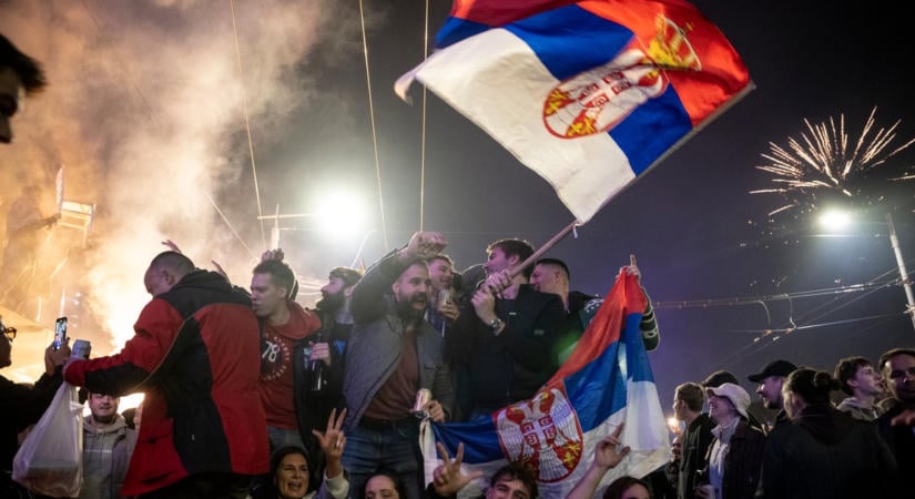 Népünnepély Szerbiában, utcára vonultak az emberek a választás éjszakáján - fotók