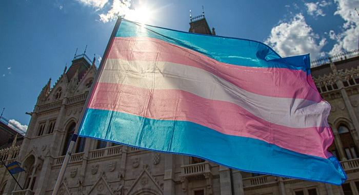 Kampányt indít a Háttér Társaság a transz emberek jogi elismerésének visszaállításáért