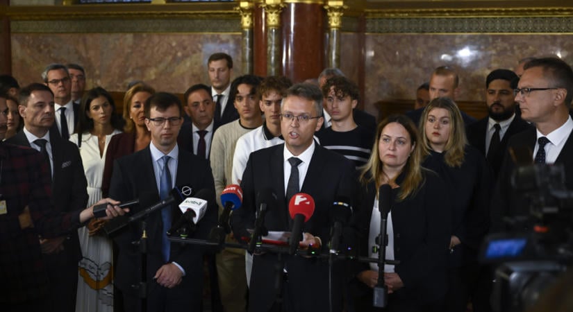 Felfüggesztette Hankó Balázs és Seszták Miklós mentelmi jogát az Országgyűlés