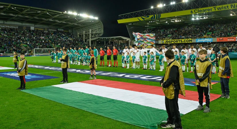 Főhet Rossi feje: Hordágyon vitték el a magyar válogatott alapemberét - videó