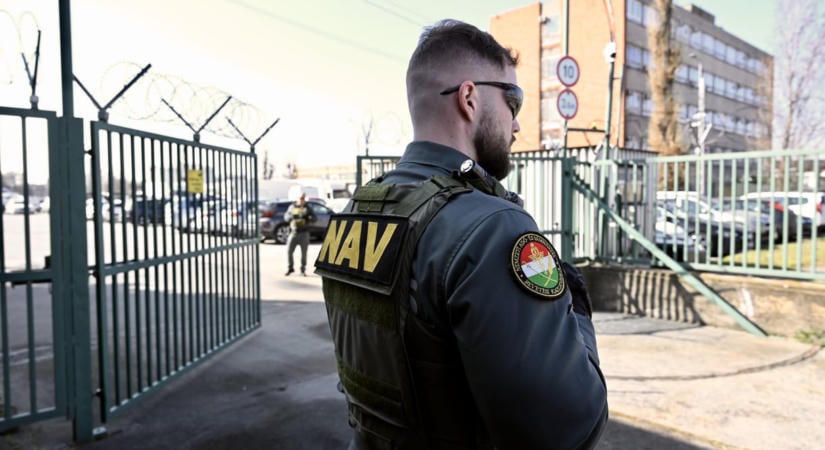 Menesztik a NAV bűnügyi igazgatóját és a helyettesét is