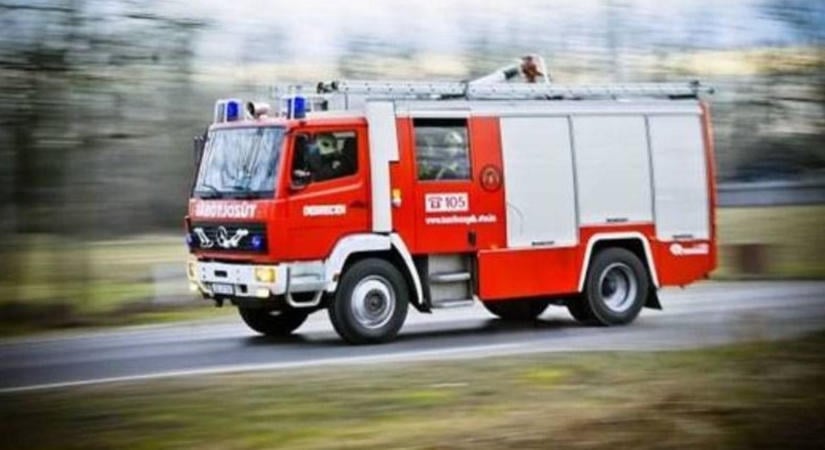 Ammóniaszivárgás gyanúja miatt zártak le egy veszprémi utcát