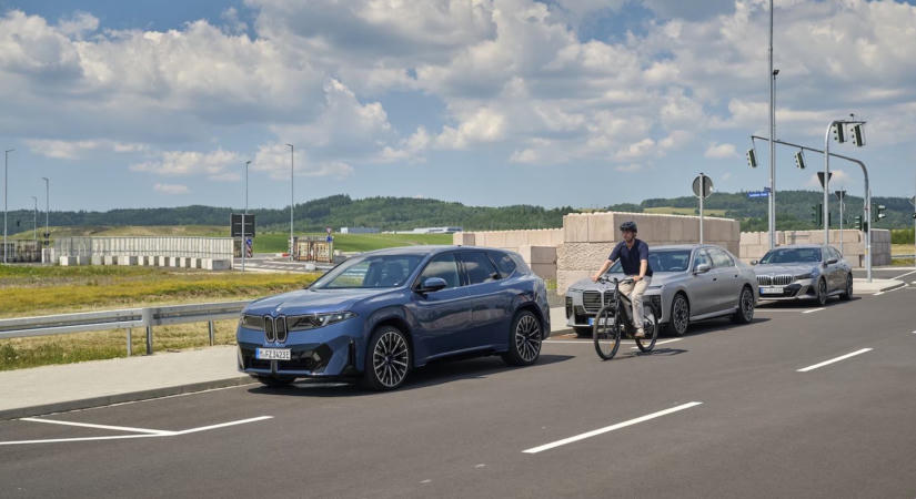 A BMW okosajtaja felülbírál, ha jön a biciklis