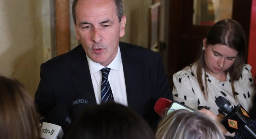 Hegedűs: Ezentúl a súlyosan elhízottakat sem zárják ki a térd- és csípőízületi protézis műtétekből