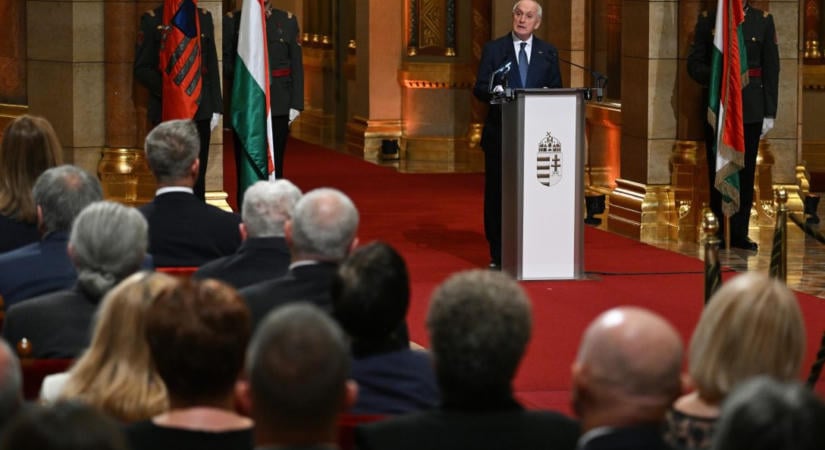 Állami kitüntetéseket adtak át a nemzeti ünnep alkalmából, Krasznahorkai László, Schiff András, Oravecz Imre a díjazottak között