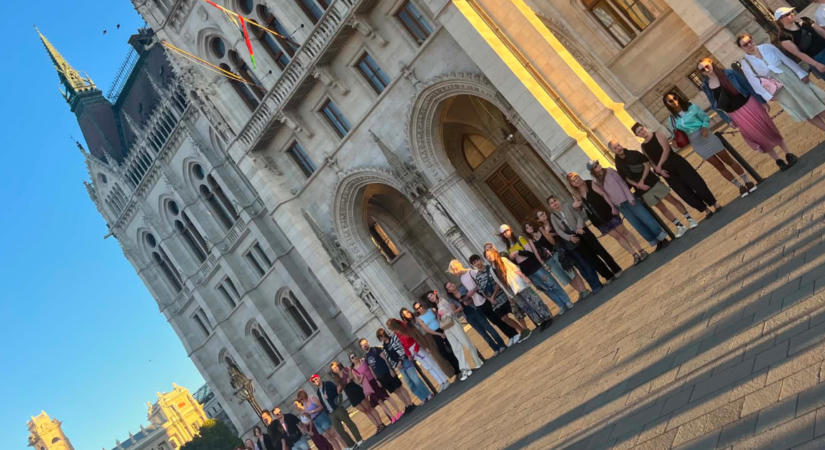 Az Isztambuli Egyezmény ratifikálásáért tüntettek a Kossuth téren