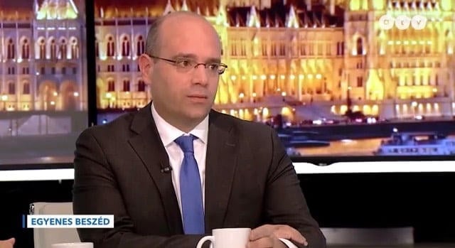„Hazug fehérgalléros prostituált” – így reagált a Vidéki Prókátor a Nézőpont Intézet vezetőjének interjújára