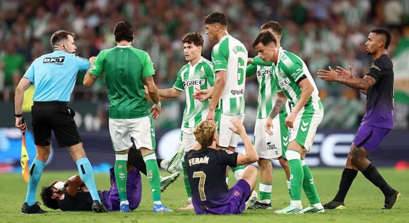 Bernal kiállításáig volt partiban a Betis, eseménydús meccsen gyűjtötte be a pontokat a Barcelona