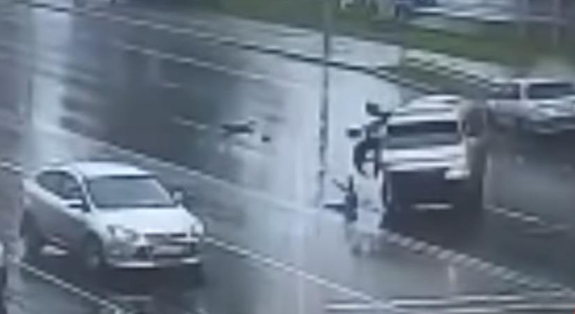 Ez a baleset tipikus esete annak, “ha csak egy videót nézel meg ma…”