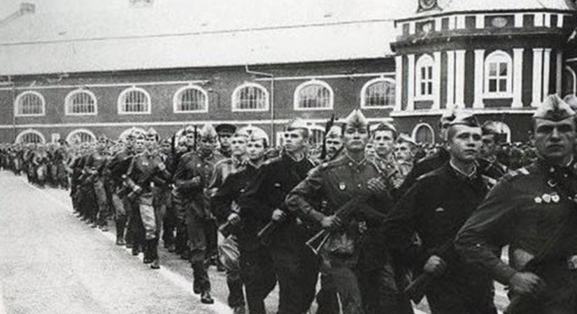 Több ezer szovjet katona maradt Komáromban a megszálló csapatok bevonulása után