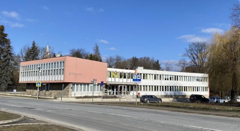 Kiderült, miért oszlatta fel magát a Veszprém megyei város képviselő-testülete