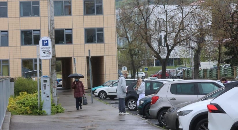 Több év várakozás után alig használják a pécsiek a parkolási kedvezményt