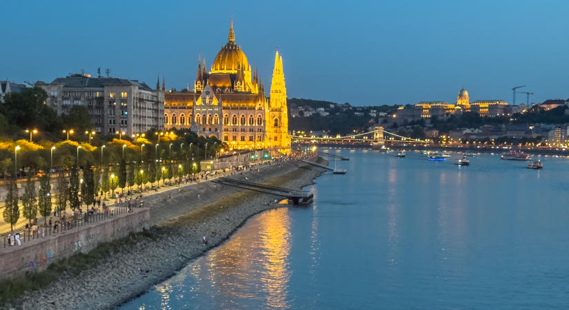 Mínusz 2 centiméter: új mélypont a Duna vízállásában Budapestnél