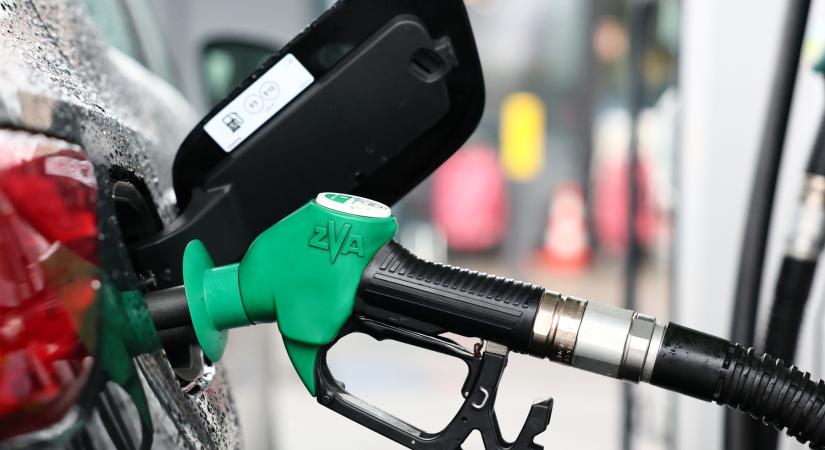 Újabb érezhető áremelés jön a hazai kutakon