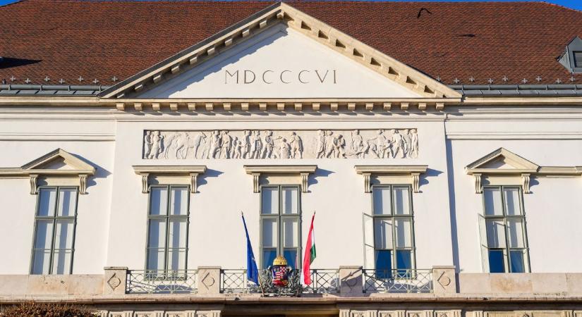 Árulkodó találkozó: Magyar Péter a Széchenyi-díjas történésszel egyeztetett – ő lehet a következő köztársaságielnök-jelölt Polgár Judit után