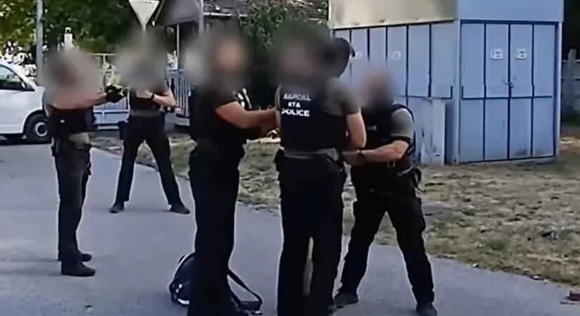 Rendőrökre és rendőrkutyára támadt egy férfi Komárom-Esztergomban, egyiküknek koponya-, másikuknak csípőzúzódást okozott