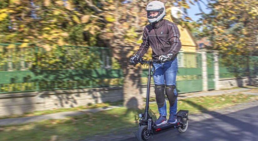Ugrásszerűen nőtt a rollerbalesetek száma - Kis gép, nagy baj