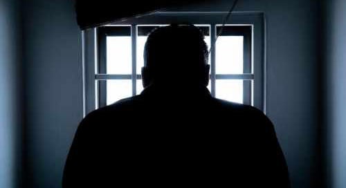 Öltönyben a börtönben frakciót "vizionál" Magyar Péter